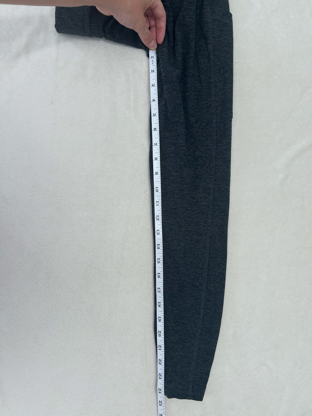 Bombshell Sportswear
Gray Buttery Soft
Leggings size small - Picture 6 of 7